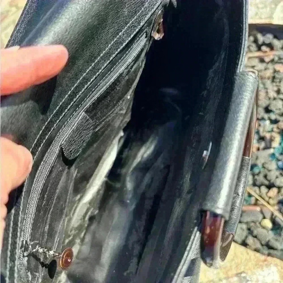 Authentic 1990 Gucci two way leather “One of one. Will not relist.” - Picture 7 of 15